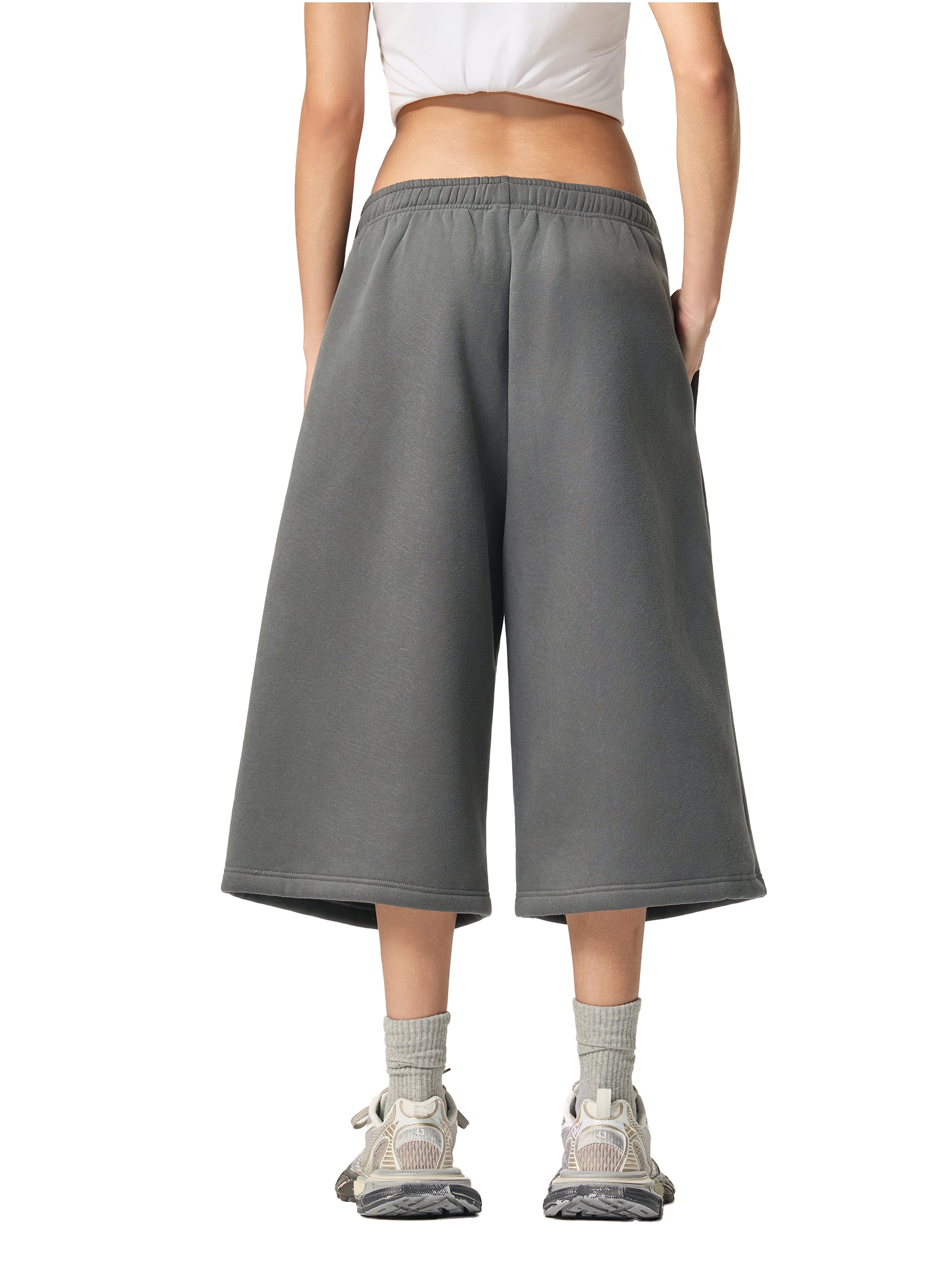 Entspannte Dreiviertel-Sweatpants mit Kordelzug