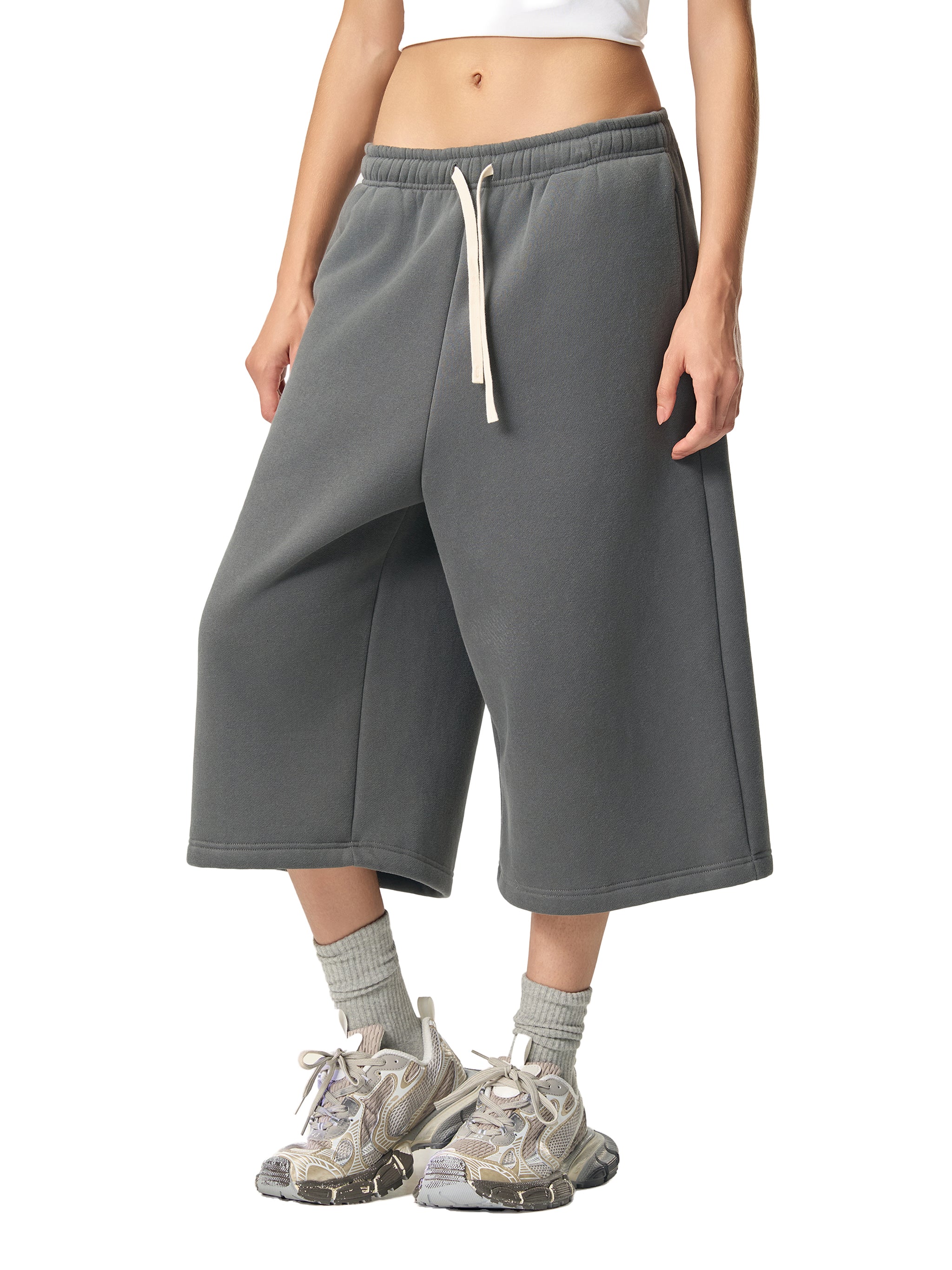 Entspannte Dreiviertel-Sweatpants mit Kordelzug