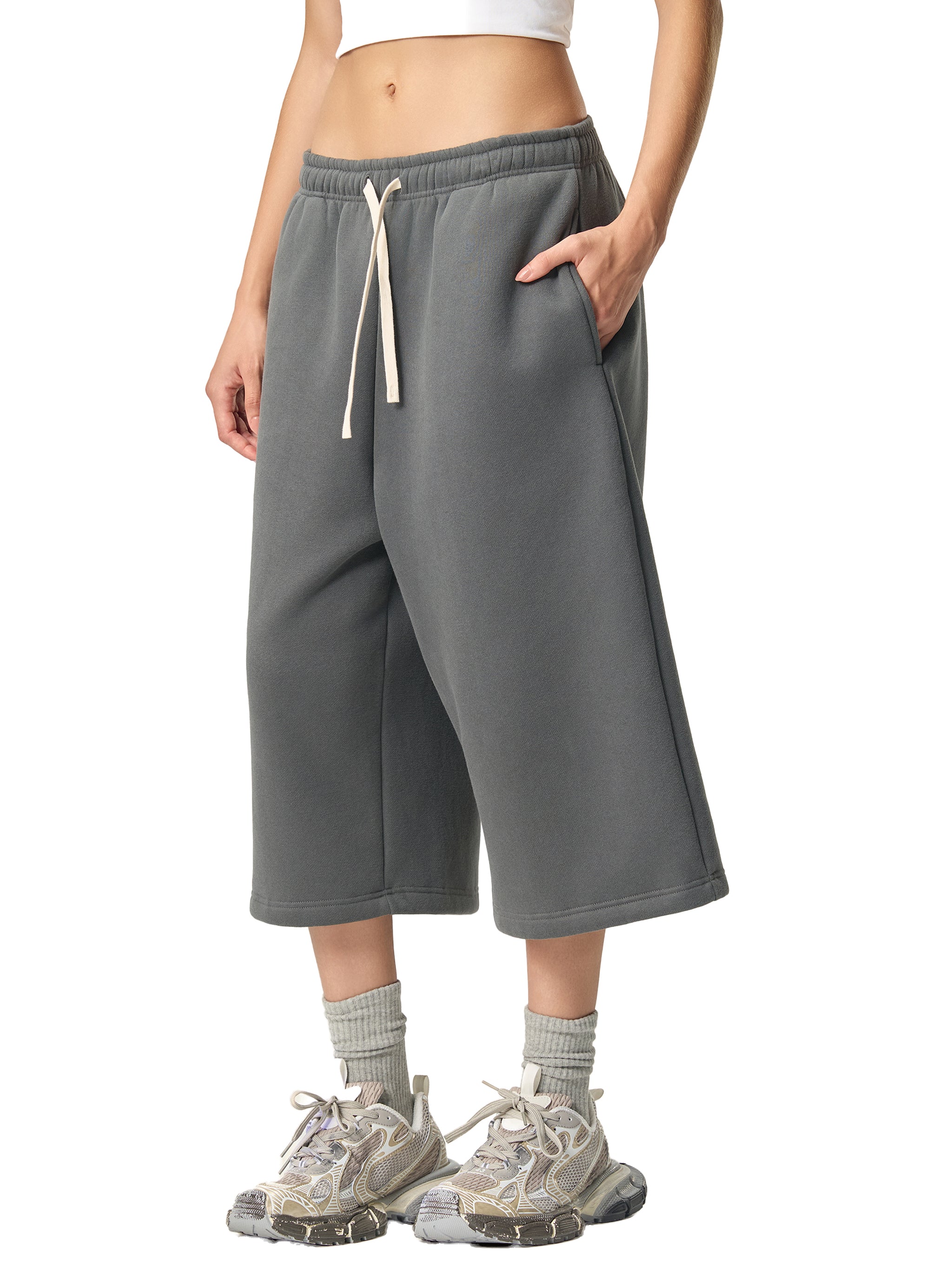 Entspannte Dreiviertel-Sweatpants mit Kordelzug
